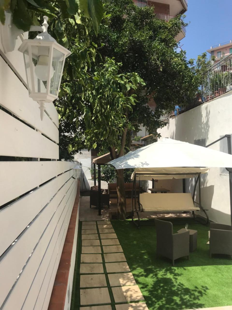 Virgilio'S Garden Bed & Breakfast Castellammare di Stabia Ngoại thất bức ảnh